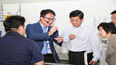 上海市食品藥品監督管理局局長聞大翔一行調研公司
